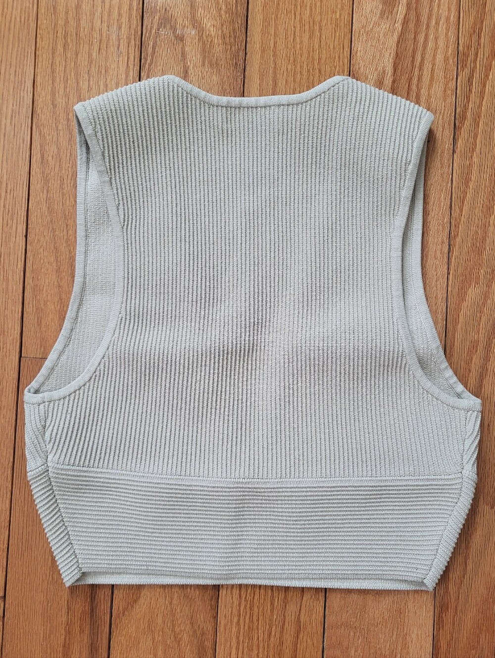 Babaton Ribbed Deep V Crop Top - Picture 2 of 4
